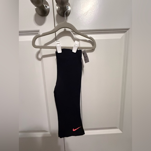 NEW! Nike Kids White Long Sleeve Tee with Black Pants Logo Set - Picture 5 of 5